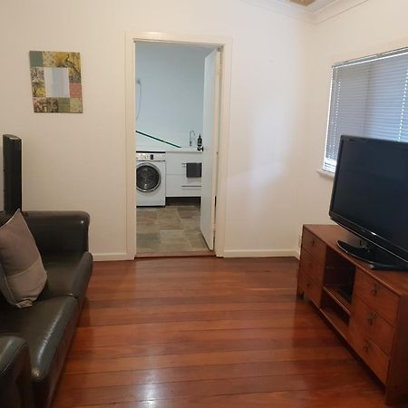 Leisurely Manor - Spacious Three Bedroom Home In Fremantle Exterior photo