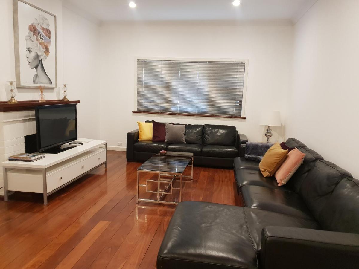 Leisurely Manor - Spacious Three Bedroom Home In Fremantle Exterior photo