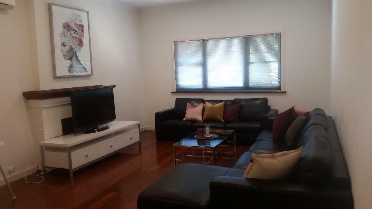 Leisurely Manor - Spacious Three Bedroom Home In Fremantle Exterior photo